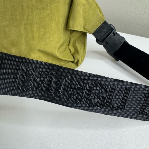 BAGGU Avocado Green Nylon Belt Bag Fanny Bag Black Strap Spellout - Picture 10 of 12